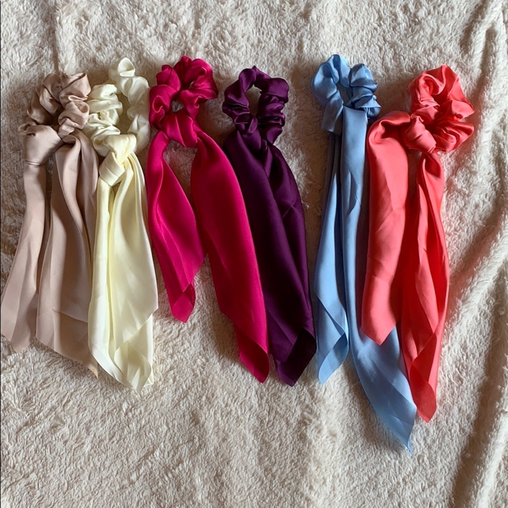 NWOT Set of Hair Scrunchie Scarfs💐